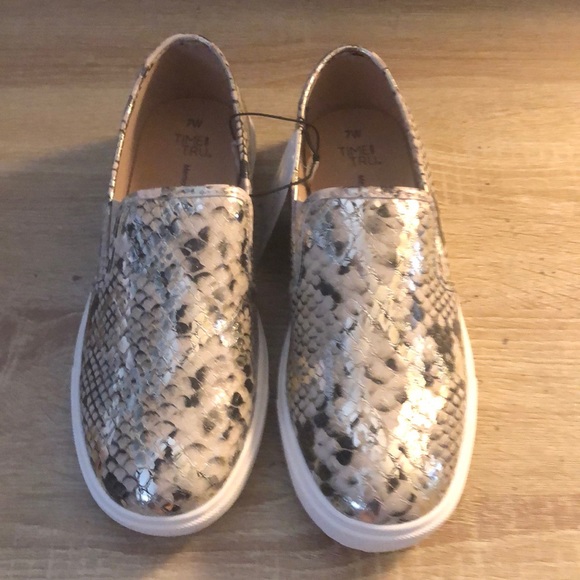 Time and true women’s memory foam shoes snake skin - Picture 4 of 7